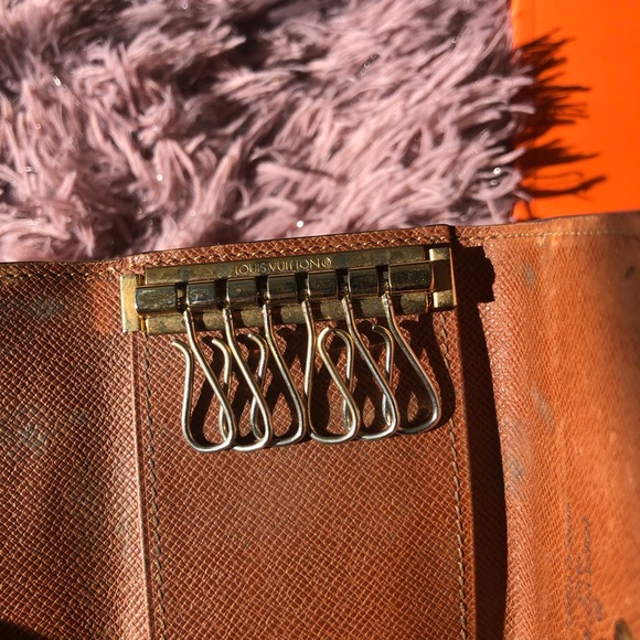 Louis Vuitton Monogram 6 Key Holder - Picture 8 of 12
